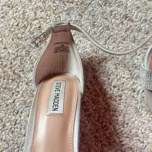 Steve madden heals!